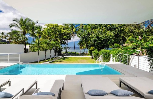 Coco Maison | Luxury 6 bedroom home with private pool BEACH FRONT