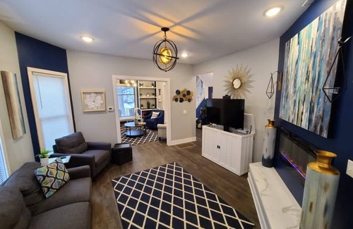 Vine Maison | !Luxury Designed Listing! - Downtown - Soaker Tub