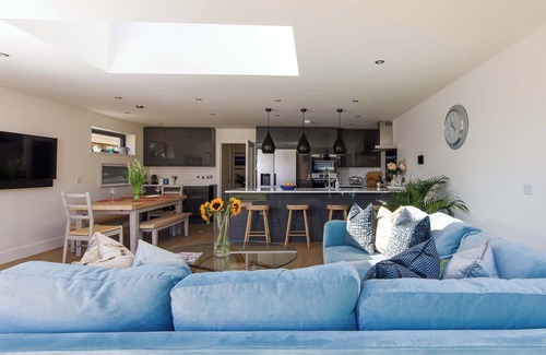 East Wittering Maison | Luxury designer coastal home for 10 with hot tub