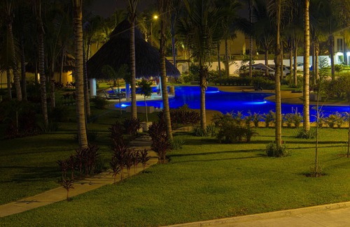 Puente del Mar Appartement | Luxury Diamante Apartment, Private Beach Club, 4 Bedrooms, 8 Guests