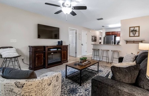 Clermont Appartement | Luxury Downtown Clermont Suite 857