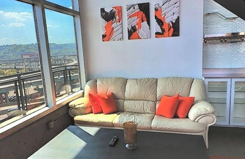 Downtown Cincinnati Appartement | Luxury Downtown Loft Walking dist. to Paycor, Fountain Square, & Duke Energy Ctr