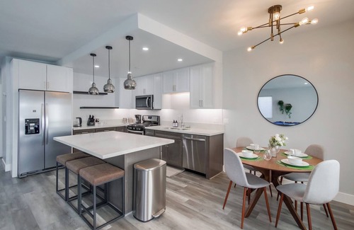 Stockton Maison | Luxury Downtown Oasis with Spa