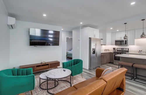 Stockton Maison | Luxury Downtown Oasis with Spa