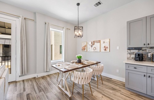 Greater Heights Maison | Luxury Downtown Stay With 3BR+4BTHR & Free Parking