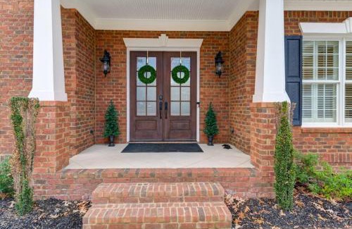 Lexington Maison | Luxury Escape by the Lake