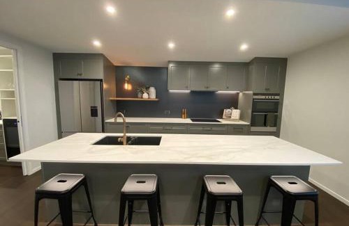 Tauranga Maison | Luxury Escape in CBD - Walking Distance To Town