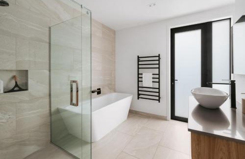 Papamoa Beach Maison | Luxury Escape with ocean views.