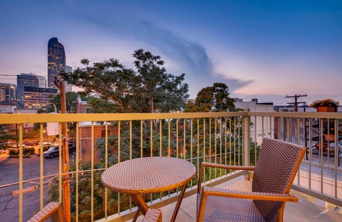Uptown Copropriété | Suite exécutive de luxe du centre-ville avec vue sur l'horizon!