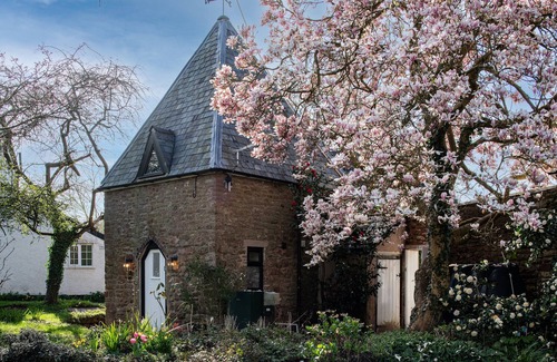 Lea Cottage | luxury fairytale cottage perfect for couples
