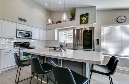 Palm Valley Maison | Luxury Family friendly home with resort-like pool and backyard on golf course!