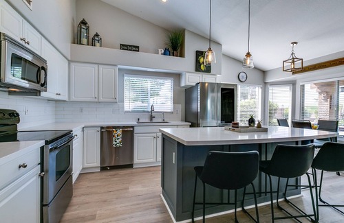 Palm Valley Maison | Luxury Family friendly home with resort-like pool and backyard on golf course!