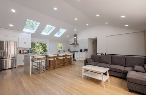 Salem Maison | Luxury Family Home with Private Yard in Salem- parking included