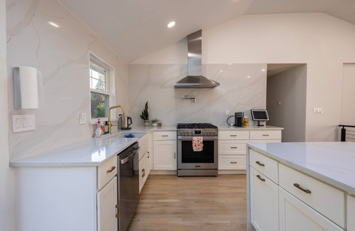 Salem Maison | Luxury Family Home with Private Yard in Salem- parking included