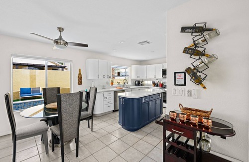 Spring Valley Maison | Luxury Family Pool/Spa Family Getaway Las Vegas/Red Rock 3 BD/2.5 BA nn