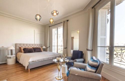 16th Arrondissement Appartement | Luxury Flat Eiffel View 3BR 7 Guests