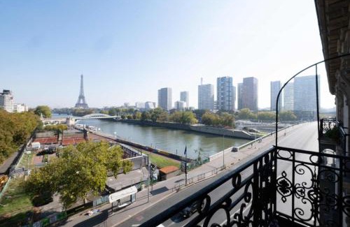 16th Arrondissement Appartement | Luxury Flat Eiffel View 3BR 7 Guests