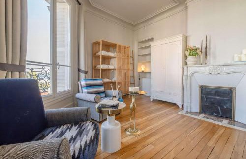 16th Arrondissement Appartement | Luxury Flat Eiffel View 3BR 7 Guests