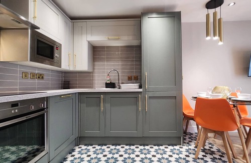 Newbury Park Appartement | *Luxury Flat near London Tube St in Ilford Sleeps 5 - Free Parking* Wifi/Netflix