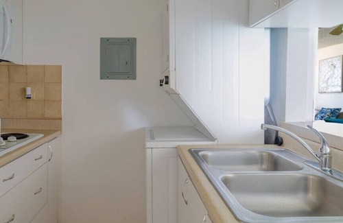 Carolina Appartement | Luxury Floating Bed Beachfront Condo - Beach View Balcony & Parking