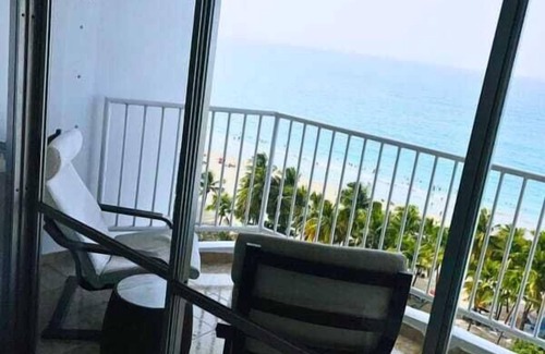 Carolina Appartement | Luxury Floating Bed Beachfront Condo - Beach View Balcony & Parking