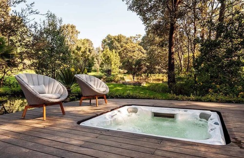 Valle de Bravo Villa | Villa San Simon, Jacuzzi, Sports Courts, BBQ, Bar