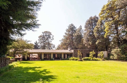 Valle de Bravo Villa | Villa San Simon, Jacuzzi, Sports Courts, BBQ, Bar