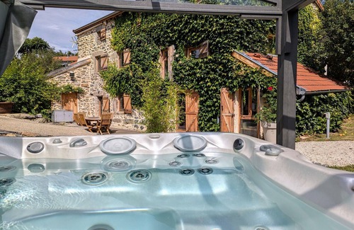 Rosieres Cottage | Gîte d'exception avec spa, jardin paysagé et équipements haut de gamme à Blanlhac