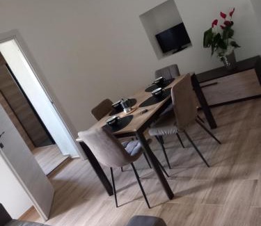 Carbonia Appartement | Luxury Garden Flat