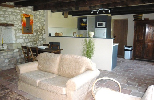 Boisse Cottage | gite de luxe pour couples adultes, paisable, vues dégagées, large piscine