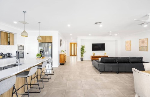 Cannon Hill Maison | Luxury Golf Course Home w/Theater at Cannon Hill