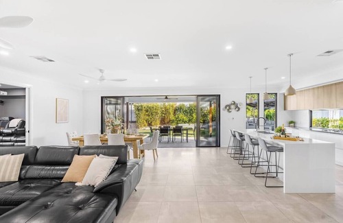 Cannon Hill Maison | Luxury Golf Course Home w/Theater at Cannon Hill