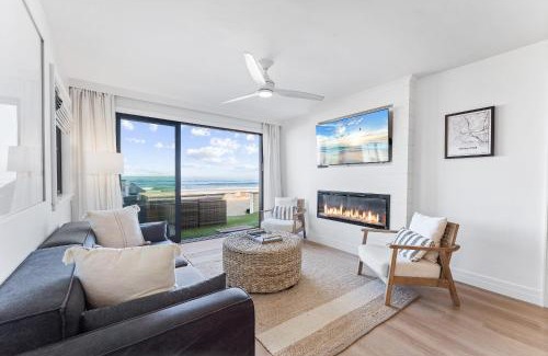 Mission Beach Maison | Luxury Ground S Oceanfront Unit with Boardwalk Lounge Firepit - AC