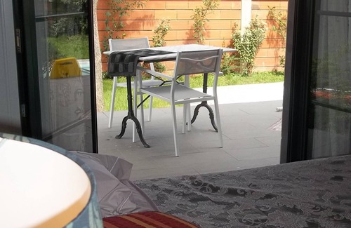 Cugnaux Maison | Chambre D Hôte De Luxe , Sde, wc, terrasse, Piscine Privée Chauffé et Aquabike