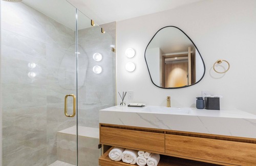 Mission District Maison | Luxury guest suite with private bath