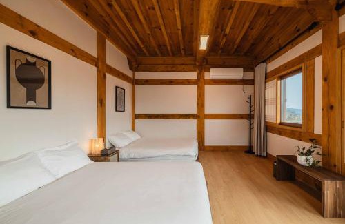 Gimpo Appartement | Luxury Hanok Red Serenity