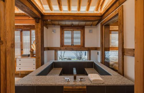Seochon Villa | Luxury Hanok Subtle Grace