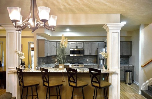 Livingston Park Maison | "Luxury Haven for Large Gatherings: 4BD/4BA”