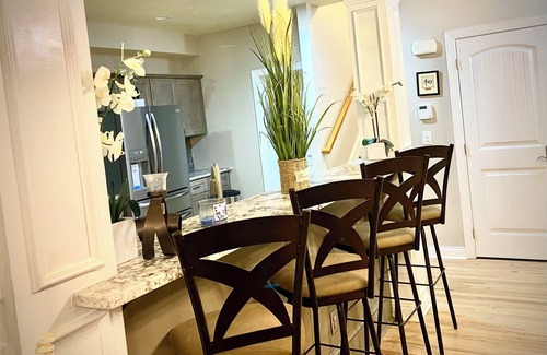 Livingston Park Maison | "Luxury Haven for Large Gatherings: 4BD/4BA”