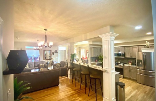 Livingston Park Maison | "Luxury Haven for Large Gatherings: 4BD/4BA”