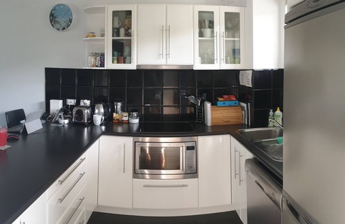 Palm Cove Appartement | Luxury Haven, Pool, Internet, HDTV, Gym