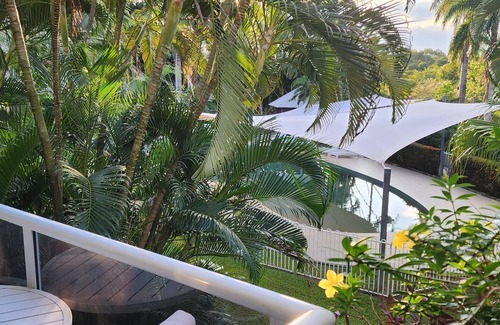 Palm Cove Appartement | Luxury Haven, Pool, Internet, HDTV, Gym