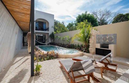 Centro Maison | Luxury Heaven in Merida Poolside Bliss in La Ermita