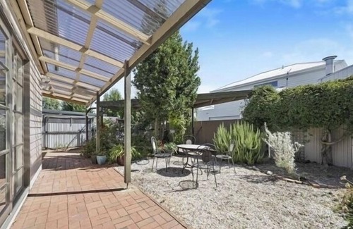 Lake Wendouree Maison | Luxury Heritage home in central Ballarat. Close to Lake Wendouree, restaurants.