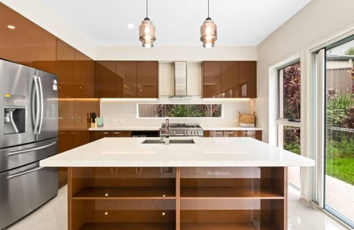 Carindale Maison | Luxury Hilltop Brand-New 5BD Holiday Home