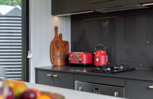 Palmwoods Cabine | Luxury Hinterland Tiny Home | Secluded Romantic Escape with Stunning Views