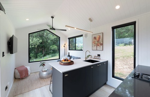 Palmwoods Cabine | Luxury Hinterland Tiny Home | Secluded Romantic Escape with Stunning Views