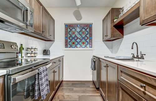 Springfield Maison | Luxury Historic Escape | Whole House Sleeps 18 | Walkable Location