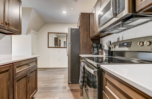 Springfield Maison | Luxury Historic Escape | Whole House Sleeps 18 | Walkable Location