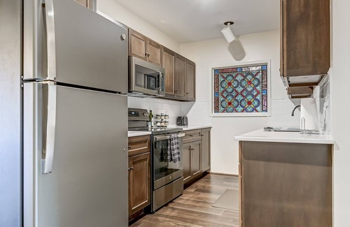 Springfield Maison | Luxury Historic Escape | Whole House Sleeps 18 | Walkable Location